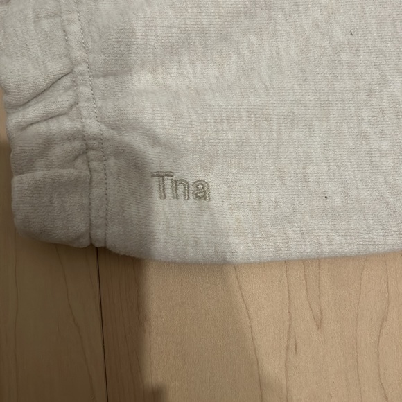 aritzia cozy fleece perfect sweatshorts - Picture 3 of 3